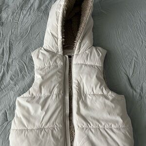 Universal Thread Cream Puffer Vest